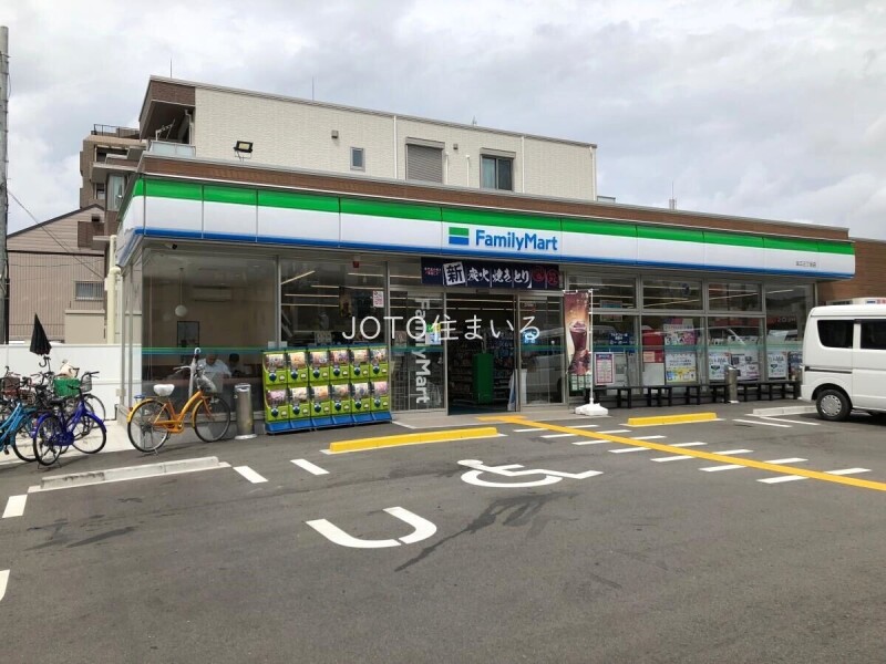 コンビニ　ファミリーマート生江三丁目店（コンビニ）まで324m