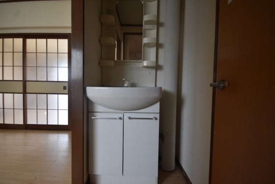 洗面設備　※別号室の写真です