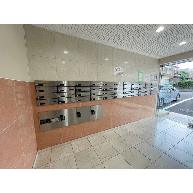 エントランス　ゆとりのあるエントランスです