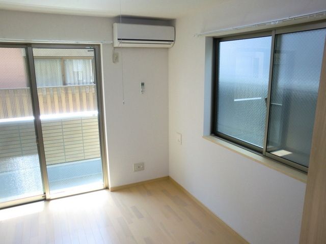 居室・リビング　★角部屋２面採光の明るい洋室６帖です★