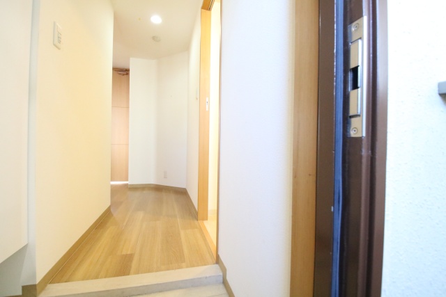 玄関　※別室の参考写真の為、現況優先です。