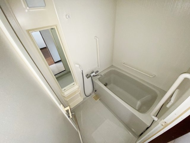バス・シャワールーム　別号室の参考写真です。
