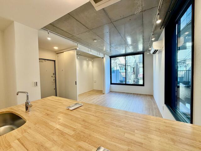 眺望　カウンター天板が大きくて使いやすい