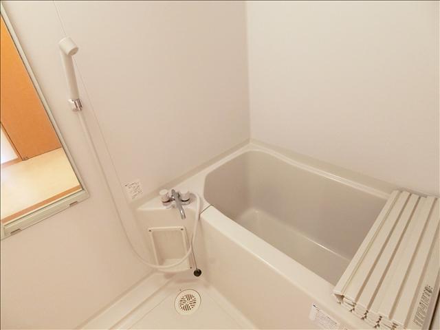 バス・シャワールーム　お風呂場　鏡あります