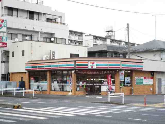 コンビニ　セブンイレブン（コンビニ）まで550m