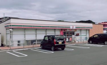 コンビニ　ファミリーマート 菊川加茂北店（コンビニ）まで180m