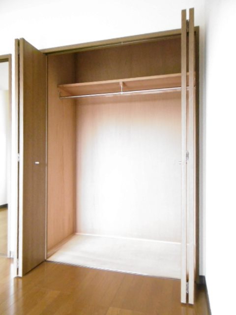 収納　幅の広いクローゼット