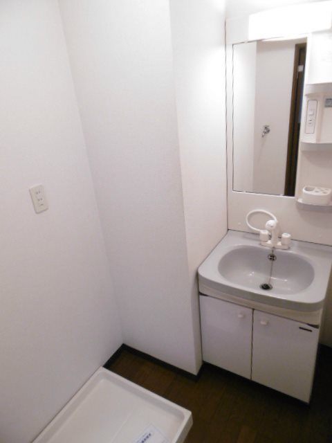 洗面設備　独立洗面台完備、洗濯機置き場はもちろん室内です