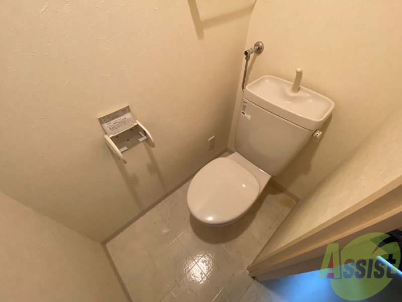 トイレ　こちらはトイレです。清潔感があり、安心して使用できます。