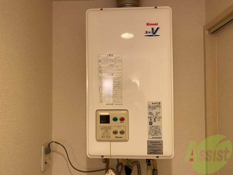 その他設備　給湯器は簡単操作で温度調整ができますよ。