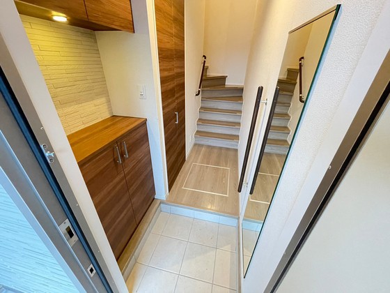 玄関　※別部屋の写真です