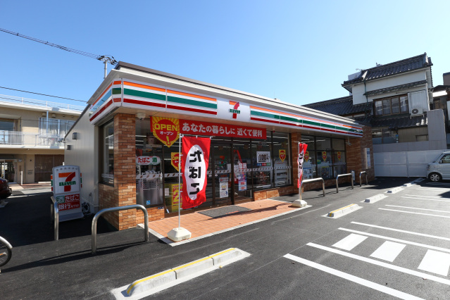 コンビニ　セブンイレブン高知菜園場町店（コンビニ）まで101m