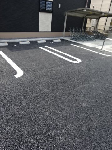 駐車場　駐車場に車を止められます