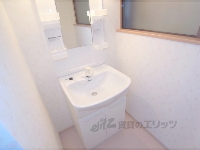 洗面設備　新品の洗面台です！