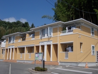 建物外観　全面に建物がなく、日差しがたっぷり入ります！