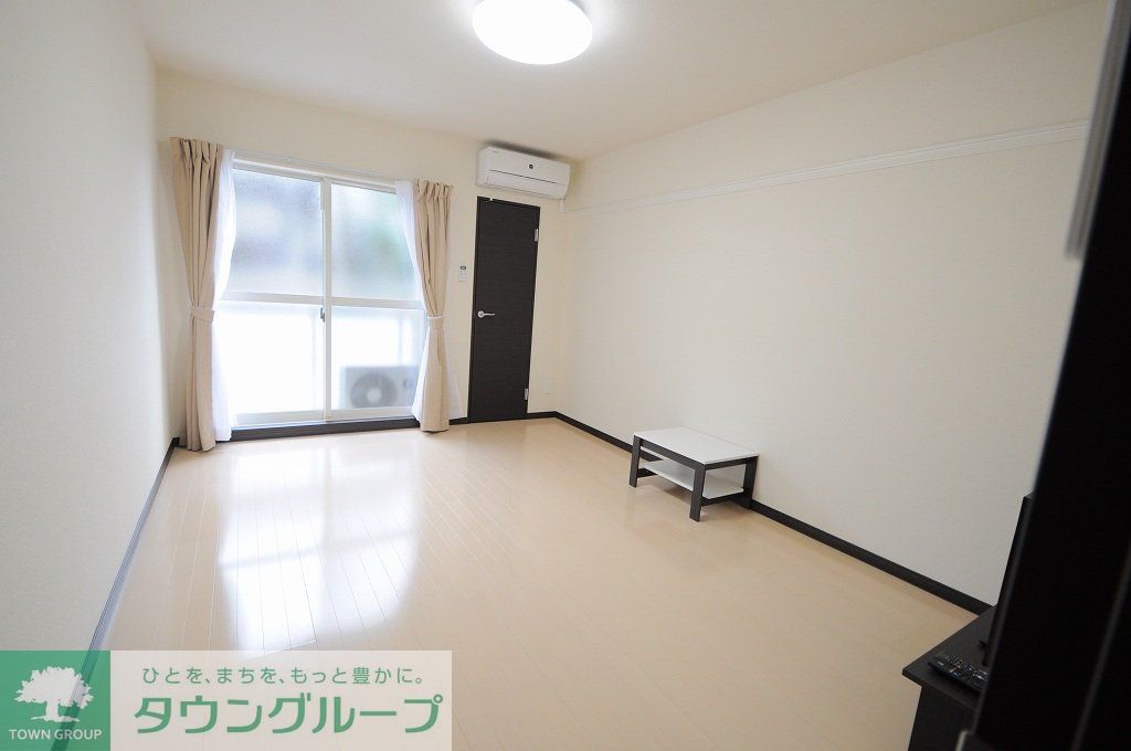 居室・リビング　同タイプ部屋の写真となり設備等は現況と異なる場合があります。