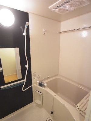 バス・シャワールーム　浴室乾燥機付き♪