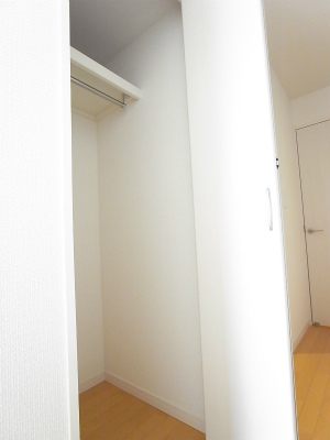 収納　ハンガーラック付きで楽々収納♪