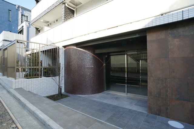 エントランス　帰りが楽しみになる重厚感あるエントランスです♪