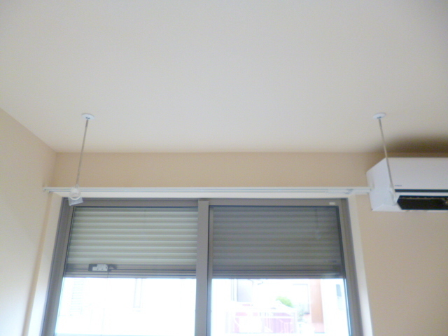 その他設備　防犯シャッター、室内物干しフック