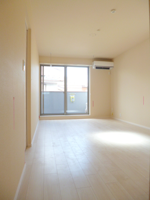 居室・リビング　2面採光の明るいリビング