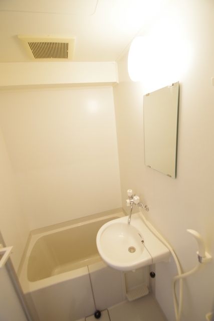 バス・シャワールーム　★清潔感のある浴室★