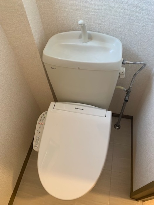 トイレ　温水洗浄暖房便座