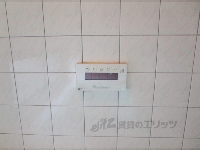 その他設備　給湯器リモコン