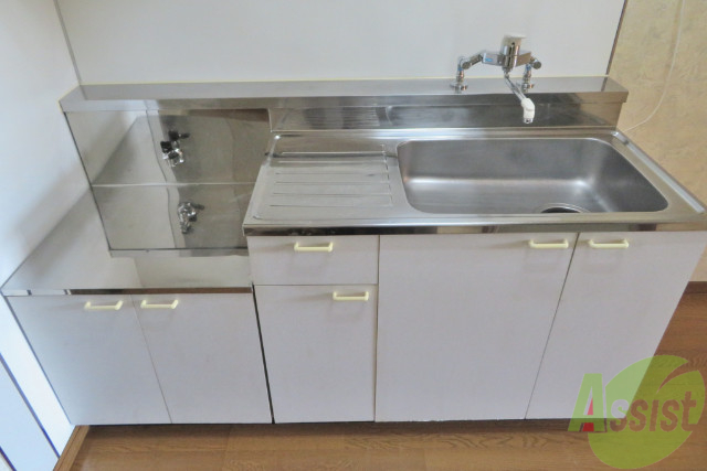 キッチン　キッチンは切る所もあり使いやすそうです。