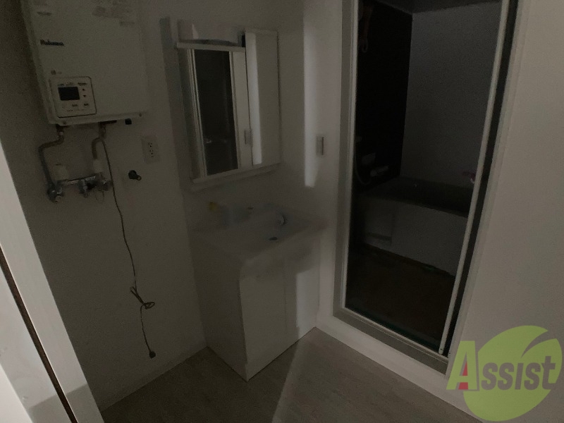 洗面設備　大きくて使いやすそうな独立洗面台になっています。