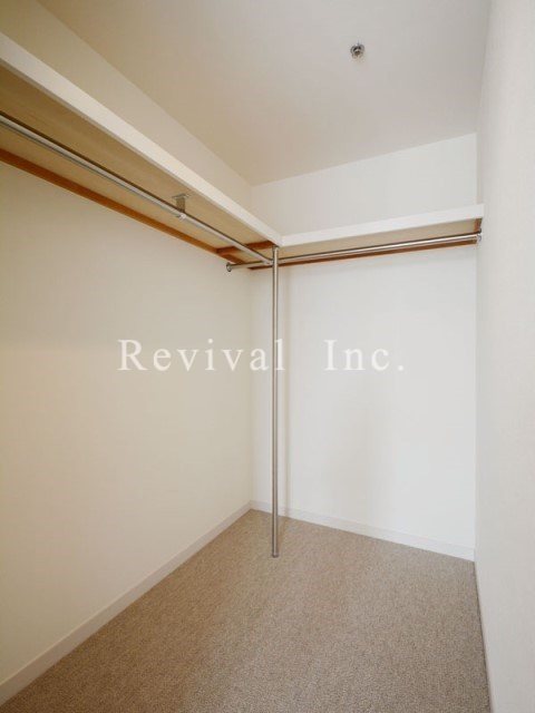 収納　大容量のウォークインクローゼットでございます