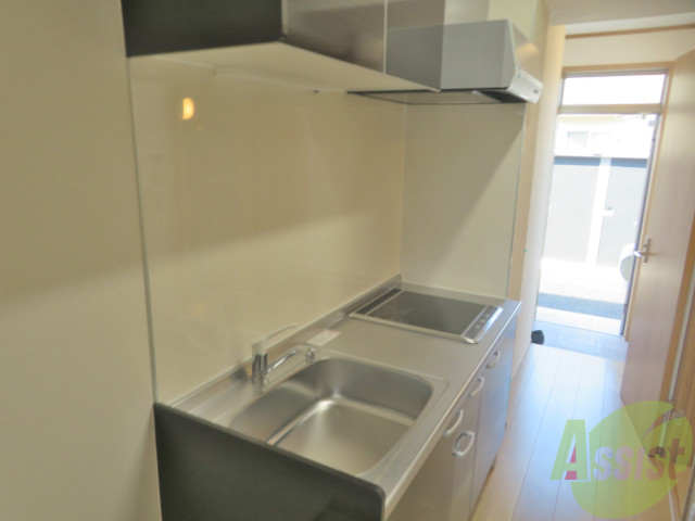 キッチン　ＩＨのシステムキッチンで、すぐに使えますね。