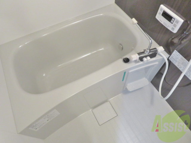 バス・シャワールーム　こちらのお風呂で、一日の疲れを癒して下さい。