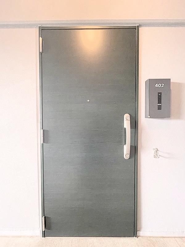 玄関　玄関外側・ダブルロック