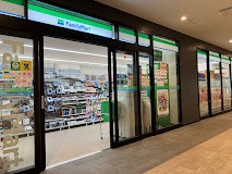 コンビニ　ファミリーマートマールク新さっぽろ店（コンビニ）まで401m