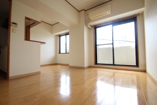 居室・リビング　別号室の写真です