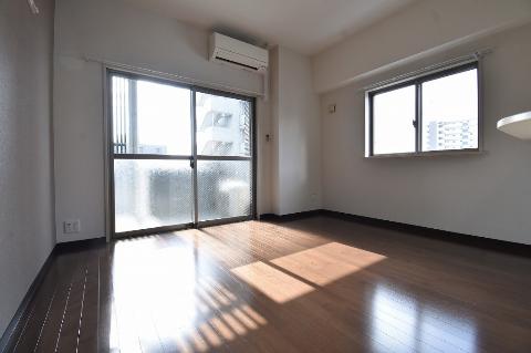 居室・リビング　室内