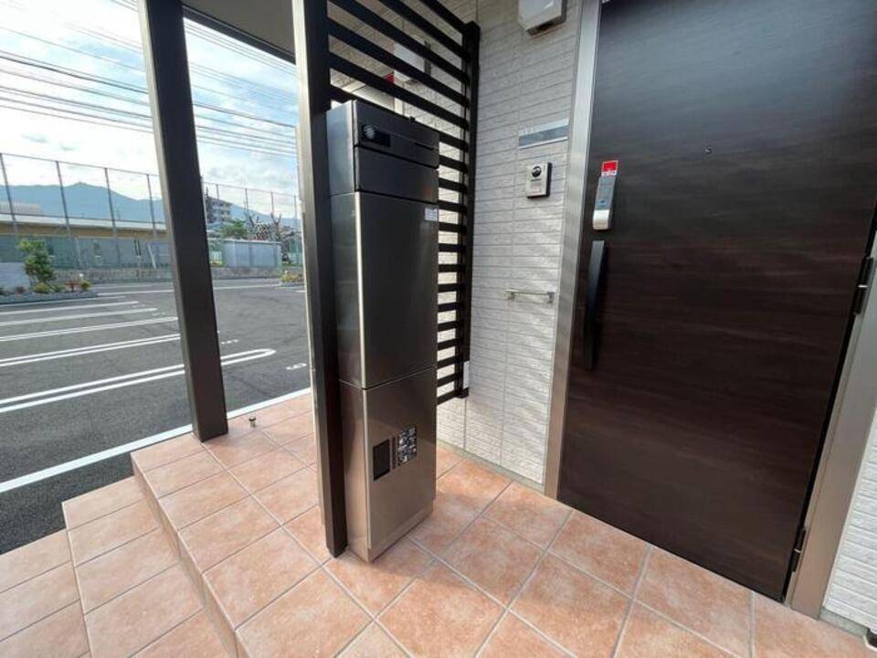 エントランス　宅配ボックス