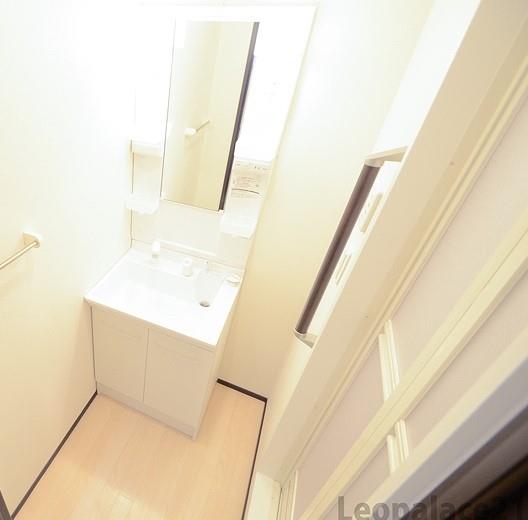 洗面設備　設備・仕様は号室により異なる為、現況を優先いたします。