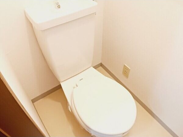 トイレ　弊社ではウォシュレットの取付もお手頃価格で承っております♪