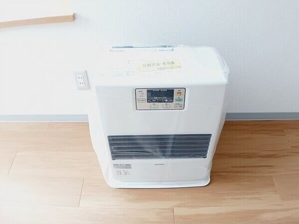 その他設備　経済的な灯油暖房です！