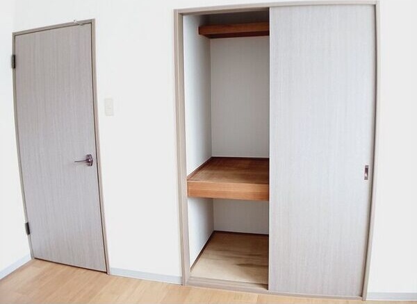 その他　各居室には収納スペースがついています♪