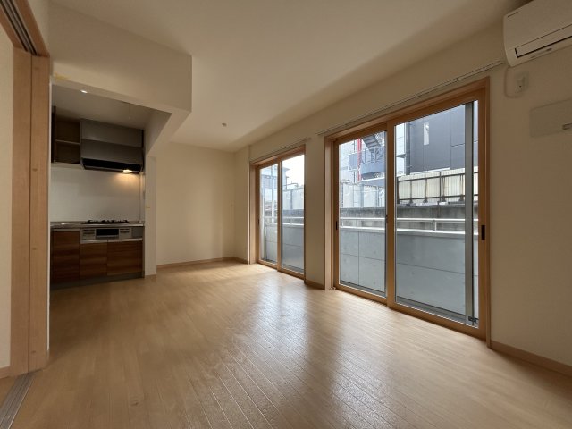 居室・リビング　別号室参考写真です。