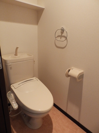 トイレ　下の階の写真です。