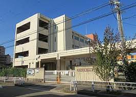 小学校　神戸市立有瀬小学校（小学校）まで703m