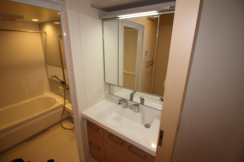 洗面設備　洗面台を撮影