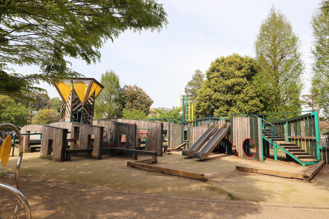 公園　多摩市立乞田・貝取ふれあい広場（公園）まで385m