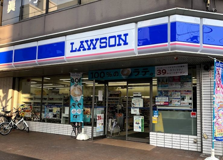 コンビニ　ローソン 桜川二丁目店（コンビニ）まで53m