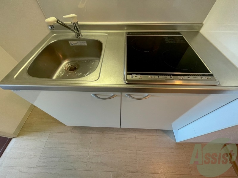 キッチン　１人暮らしには十分な広さのキッチンです。