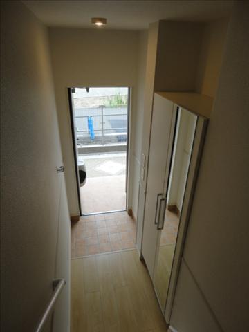 玄関　行ってきます、ただいまはここから。